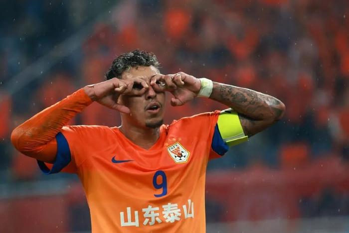 山东泰山三员大将未随队来沪，九月联赛全主场的申花难言轻松